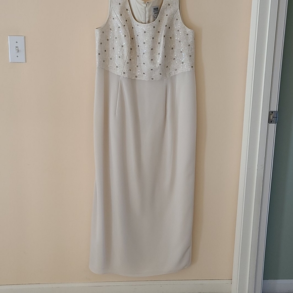 Formal dress sleeveless with Jacket - Picture 3 of 9